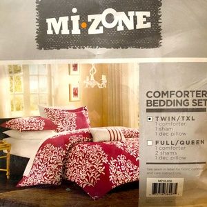 Mi-Zone comforter & 2 shams/accent pillow